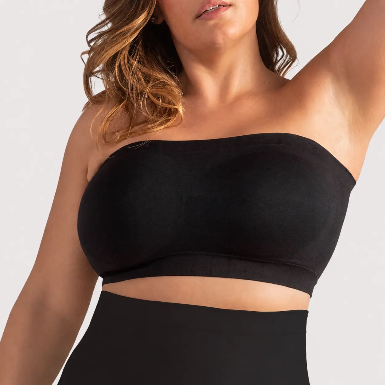 Convertible strapless bandeau bra, wire-free and comfortable, suitable for various outfits.